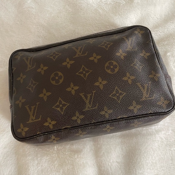 Louis Vuitton Cosmetic Toiletry Monogram Bag - Picture 3 of 10